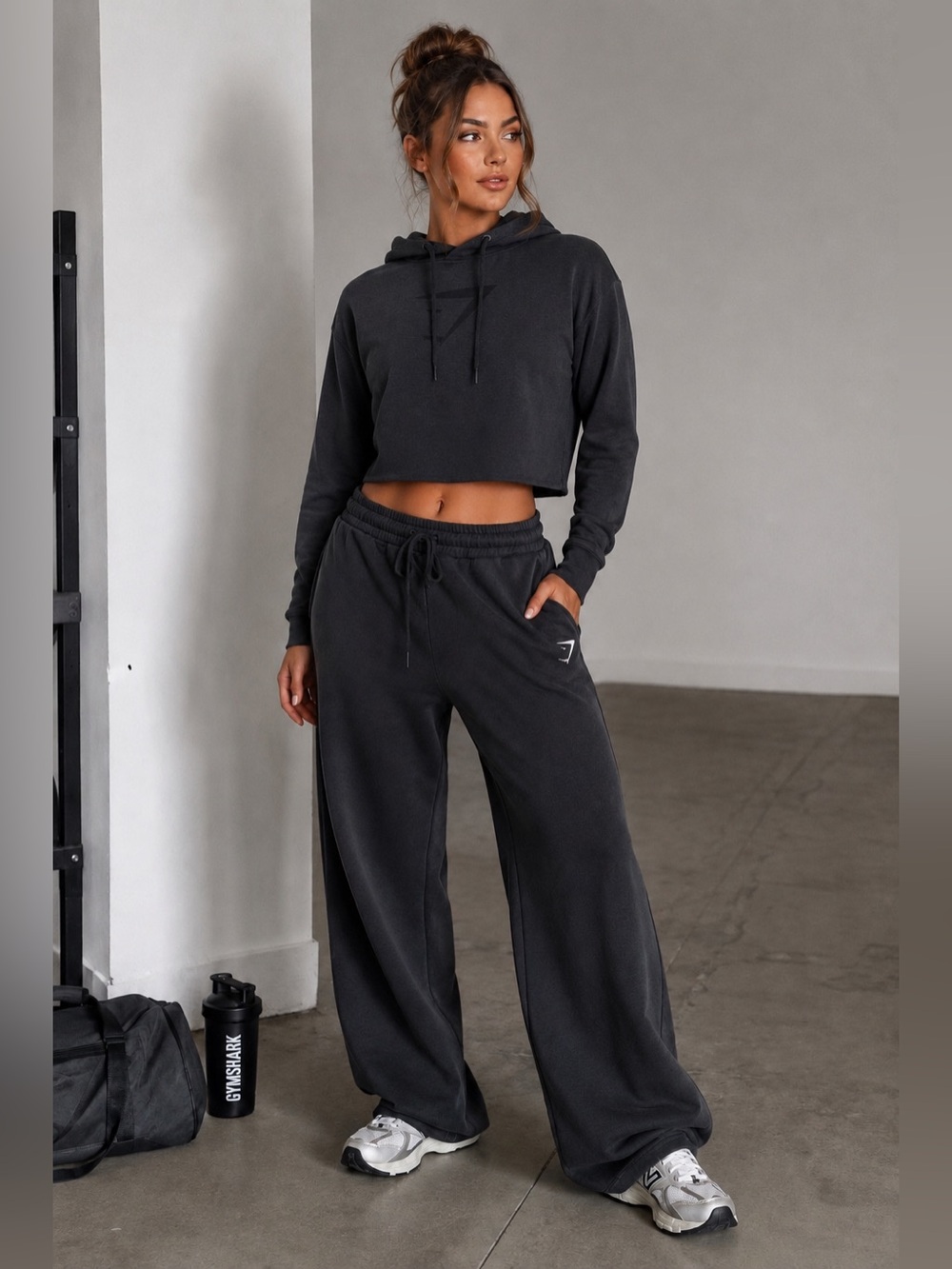 Gymshark Cropped Hoodie Medium Charcoal Gray Gym Baddie Pilates Princess